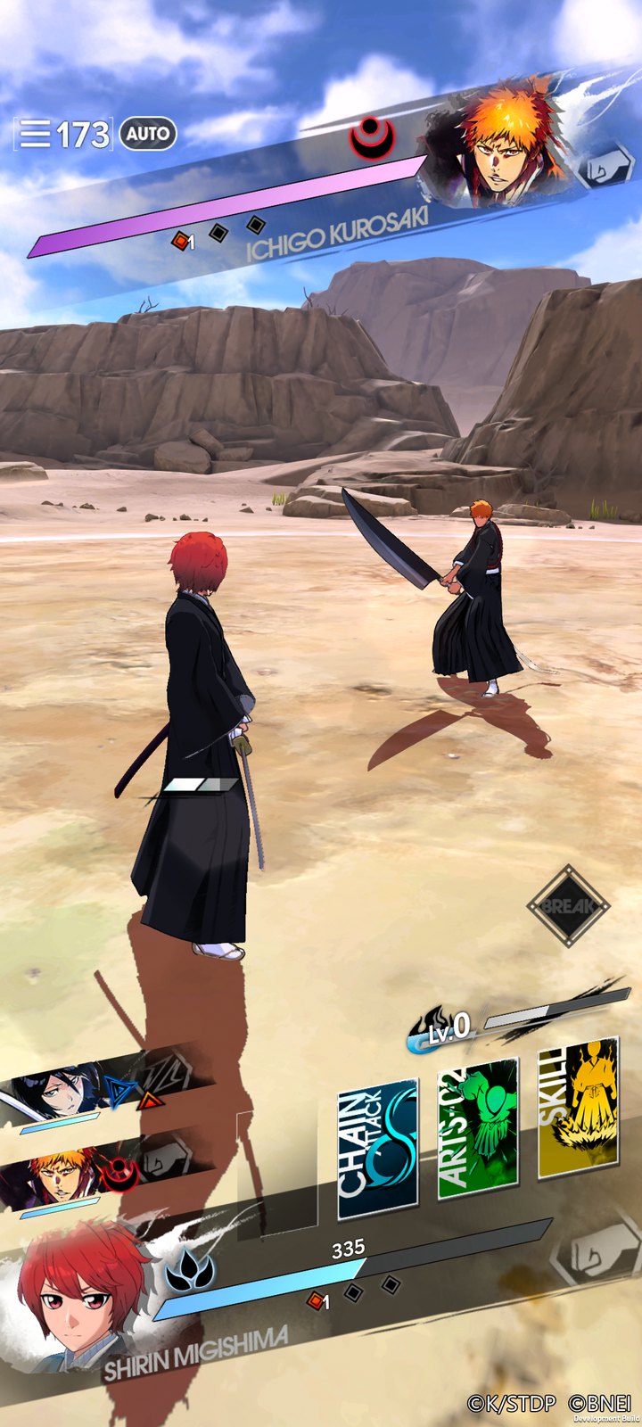 BLEACH Mirrors Highのバトル画面(縦画面で敵と戦う様子。公式プレスリリースより)