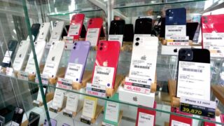 フォンサルドットコム大阪なんば日本橋店のショーケース（フォンサルドットコム公式サイトより）